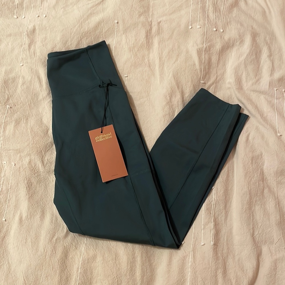 NWT forest green girlfriend collective cropped workout pants with pockets
